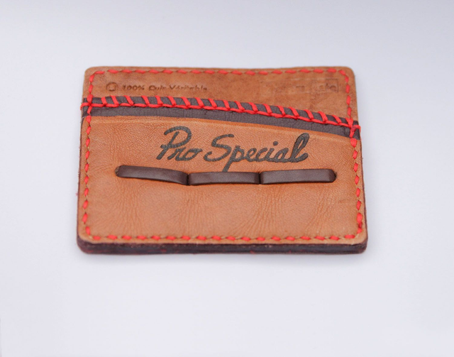 Pochette porte carte bleue cuir maroquinerie, faite à la main à partir d'un gant de baseball signé Vintage de marque, et porte clefs (handmade)