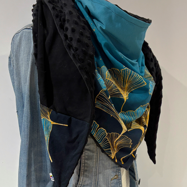 Maxi chèche, châle, écharpe bleu, noire et Or doublée en polaire minky noire "Happy Orelie Bleu"