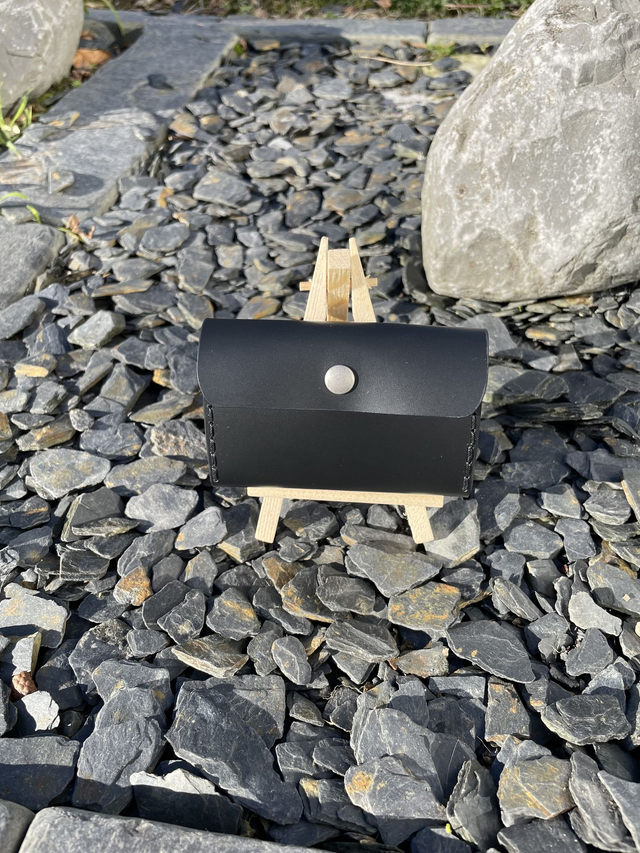 Porte-cartes/porte-monnaie noir à motif gris