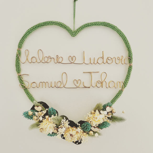 Cœur grande taille en tricotin avec mots en fil de fer et ses fleurs séchées à personnaliser