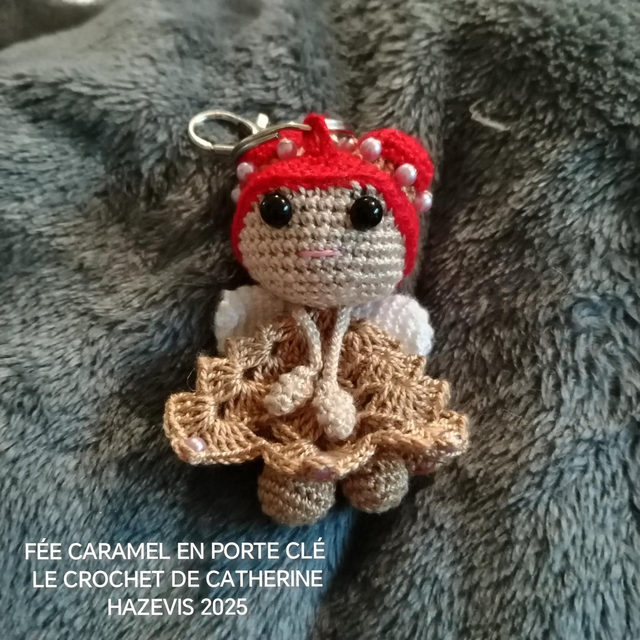 2025 FÉE CARAMEL EN PORTE CLÉ 