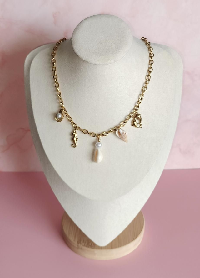 Collier à breloques marines