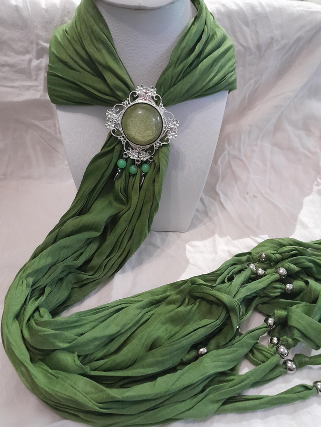 Foulard bijoux aimanté vert