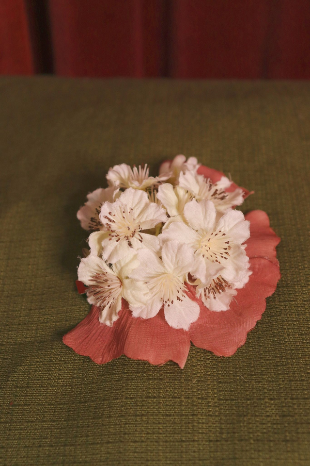 Hair flowers • M • Cold day in Tokyo