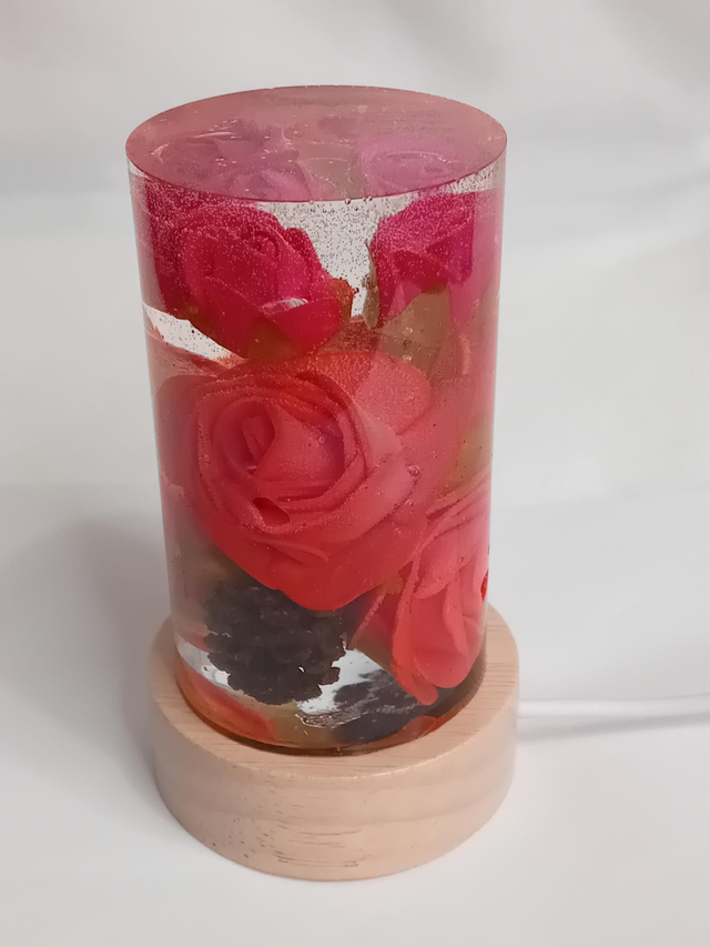 Socle lumineux avec rose 