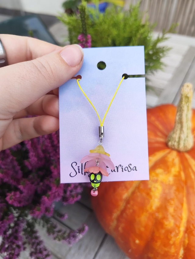 skull flowers - A charm