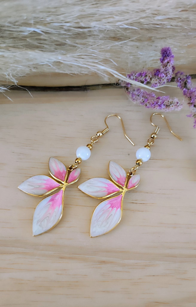 Boucles d'oreilles "Fleur" émail et Nacre 