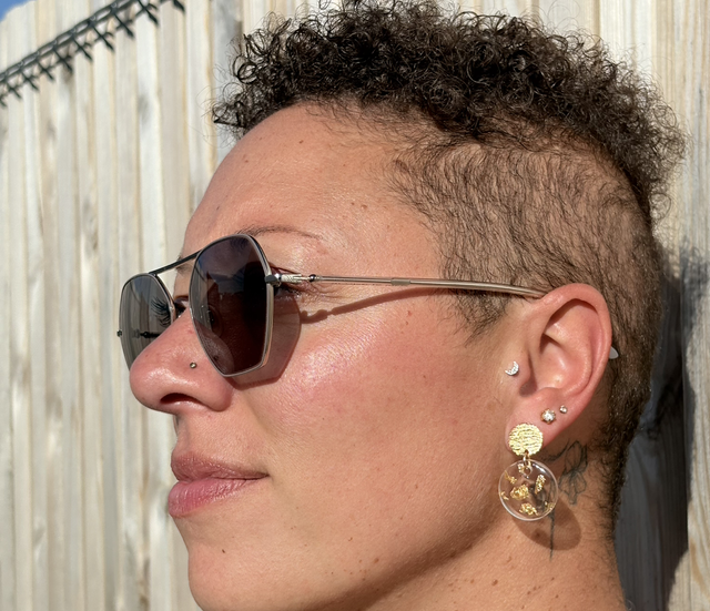 Boucles d’oreilles résine feuille d’or