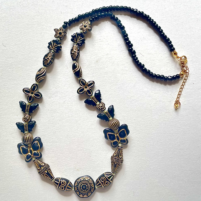 C05 - Collier perle acrylique ton noir et doré