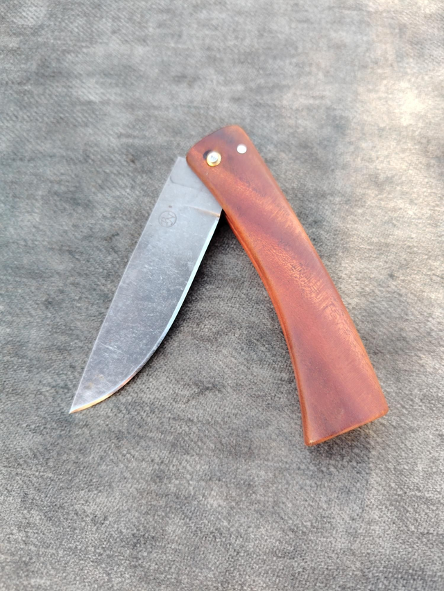 2 clous classique racine d'acajou n°38