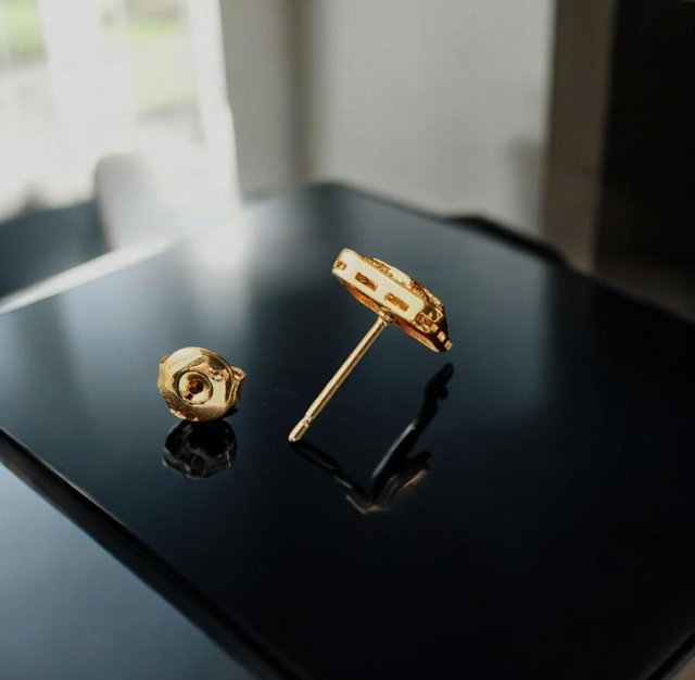 Boucles d'Oreilles Géométriques Carrées Élégantes en Cuivre Plaqué Or 18K - Unisexe