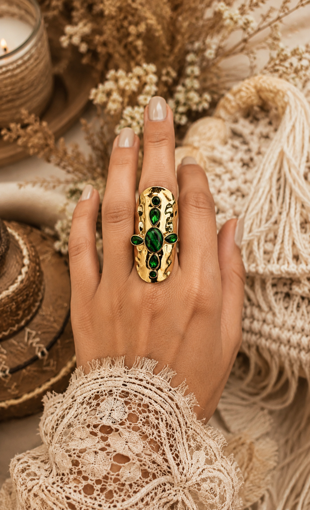 Bague dorée pierres vertes 