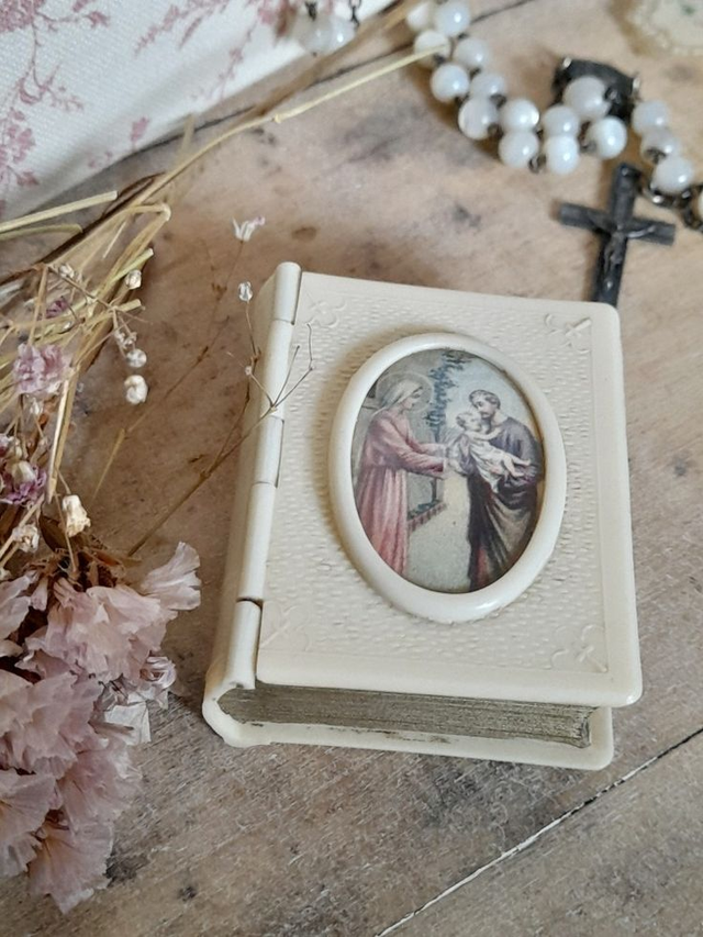 petite boîte ancienne de dévotion