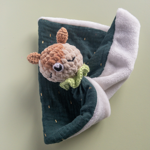 Doudou faon tissu émeraude / collerette verte