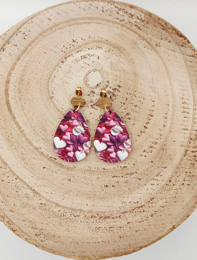 Boucle d&#039;oreilles larme sublimée &quot;confettis de cœur&quot; avec support rond