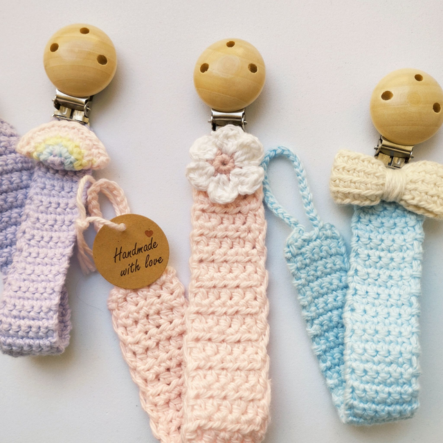 Prende chupetas com mola redonda em madeira