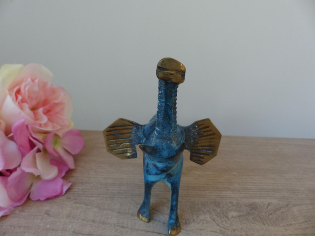 Sculpture Élégante d’Éléphant en Laiton Patiné Bleu avec Trompe Relevée – Figurine Vintage Symbole de Chance et de Force – Décoration Bureau