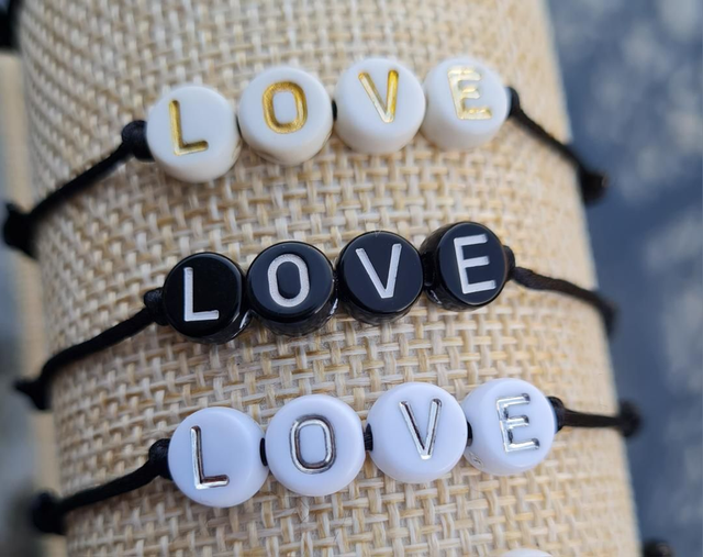 Bracelets réglables LOVE en cordon satin noir 1mm