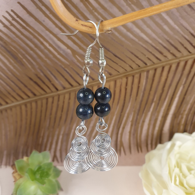 Boucles d&#039;oreille MAYA en acier inoxydable argenté et perles de pierres naturelles