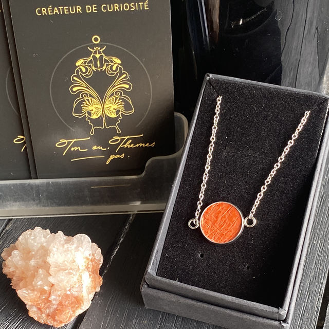 Bracelet et cuir de requins, teinté, orange