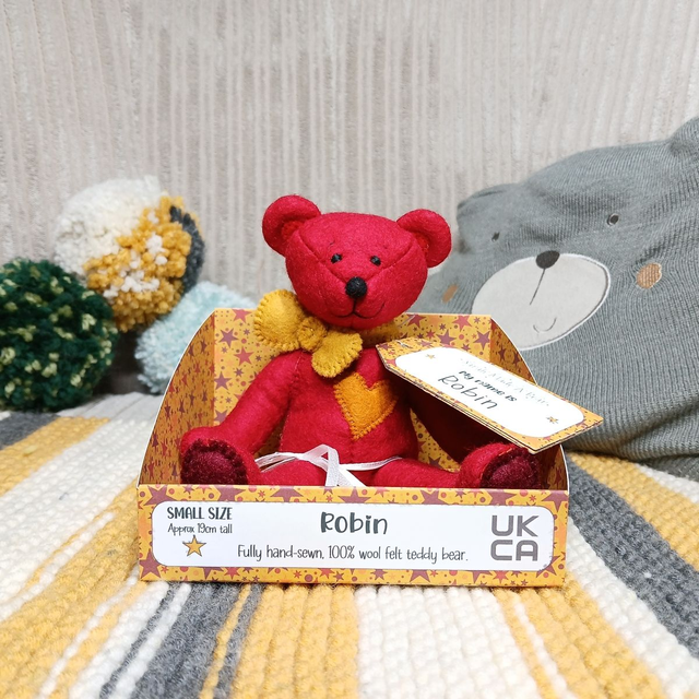 Robin. Small size, handmade teddy bear. UKCA. Tray base packaging. Standard Wool Felt. Red. Amber. Mustard.