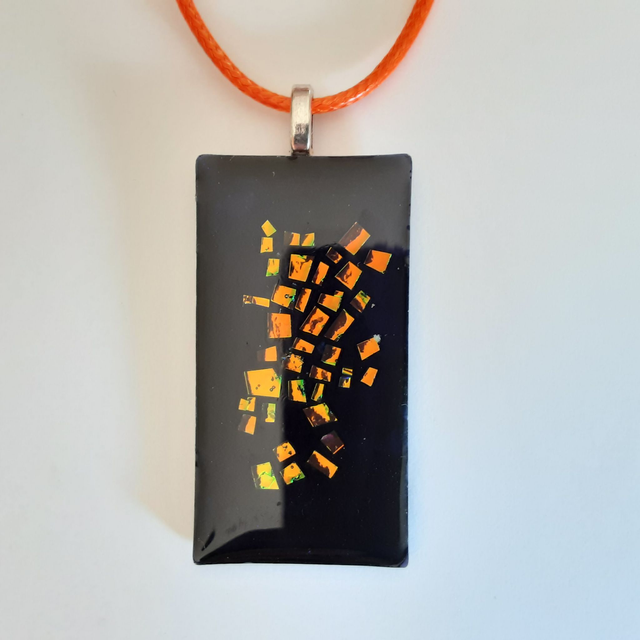 Pendentif rectangle collection Elégance fond violet profond et incrustation irisée