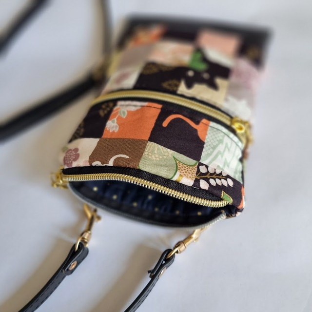 Mini-sac pour téléphone "Damier chat" noir