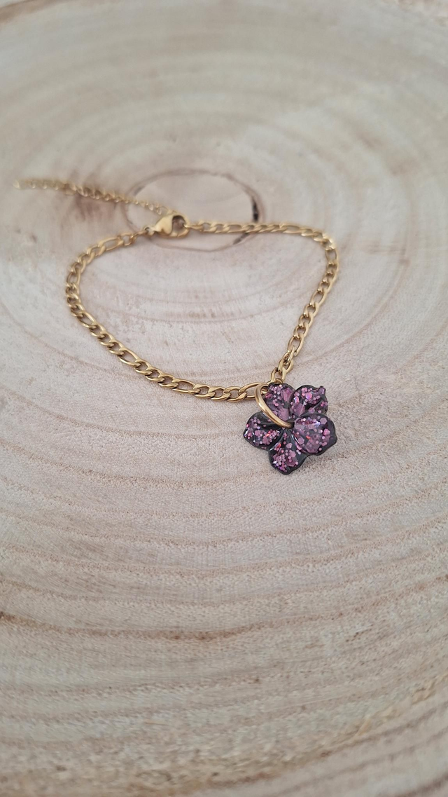 Bracelet doré hibiscus noir et paillettes rose