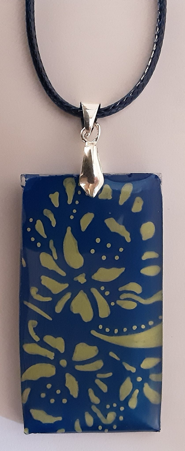 Pendentif rectangle moyen collection Floral bleu roy et dessin jaune pâle