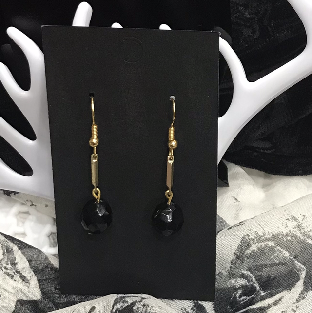 Black Dangling Earrings- BLKDE06