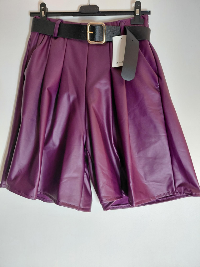 🌈Short en simili cuir prune – Élégance et modernité🌈