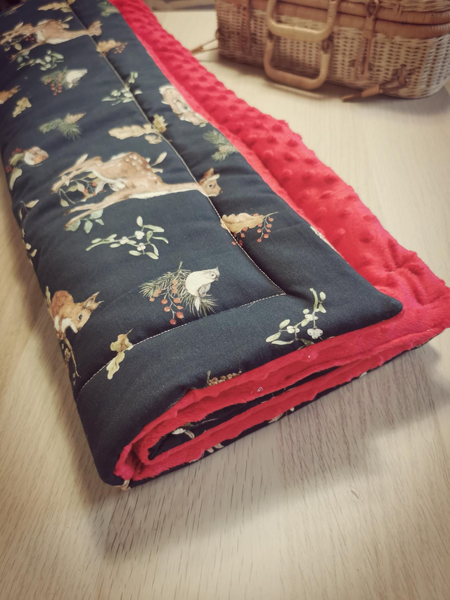 Couverture forêt rouge