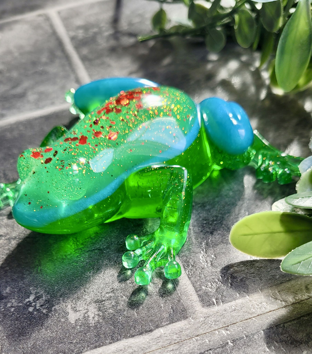 Frog Ornament – Green and Blue Glitter with Red Glitter