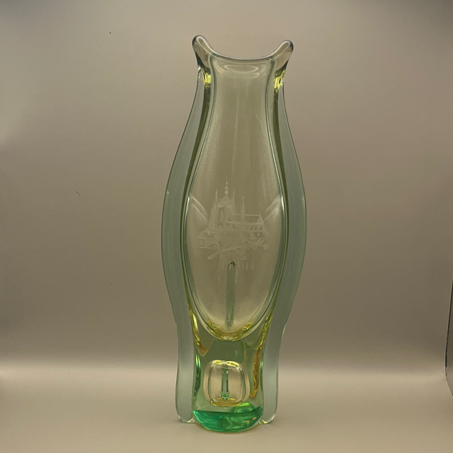 Železný Brod Glass Vase No. 70023 – Citrine &amp; Green Winged Design (27.5cm)
