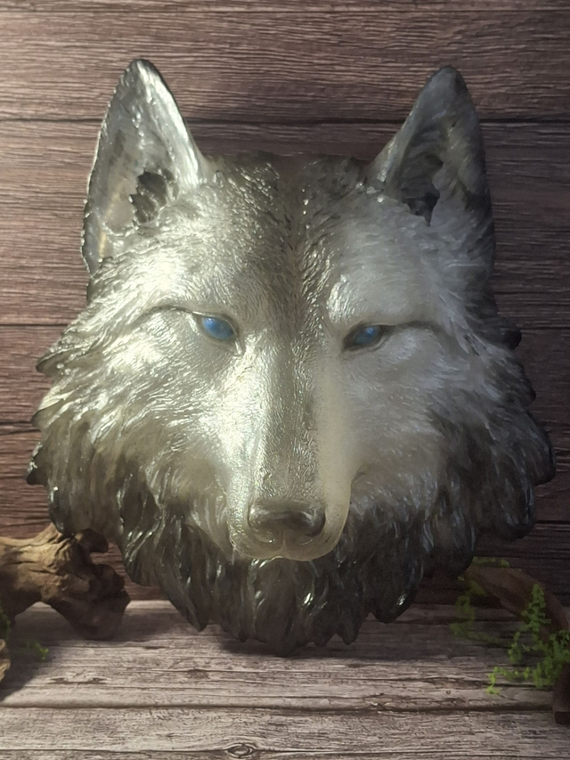 Tête de loup murale