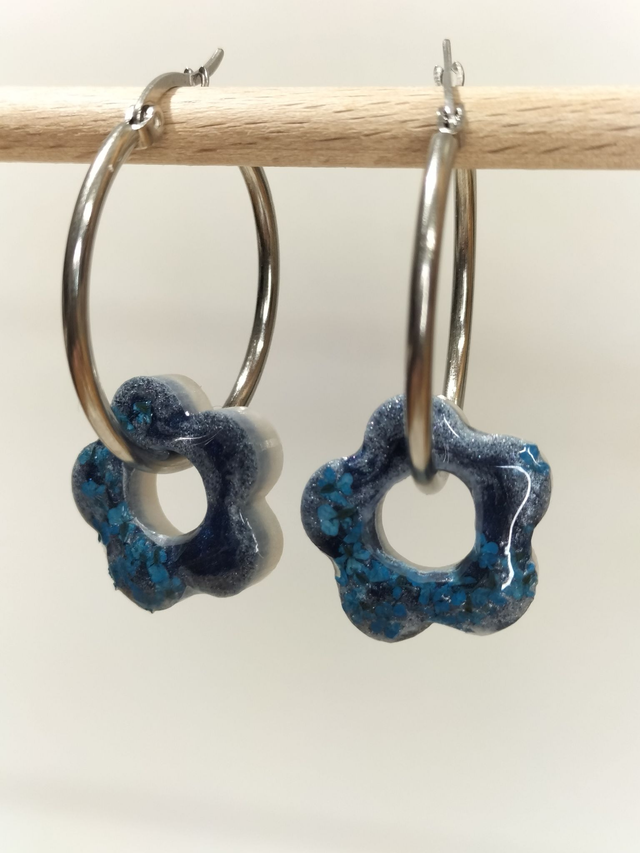 Créoles fleurs bleues