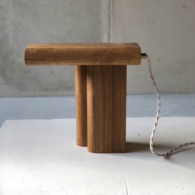 Lampe à poser en chêne lisse