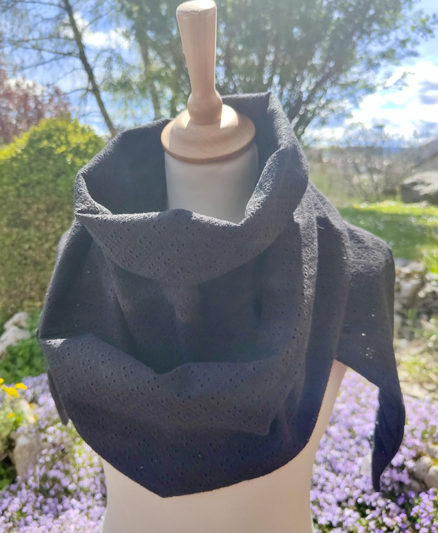 Chèche broderie noir rond 
