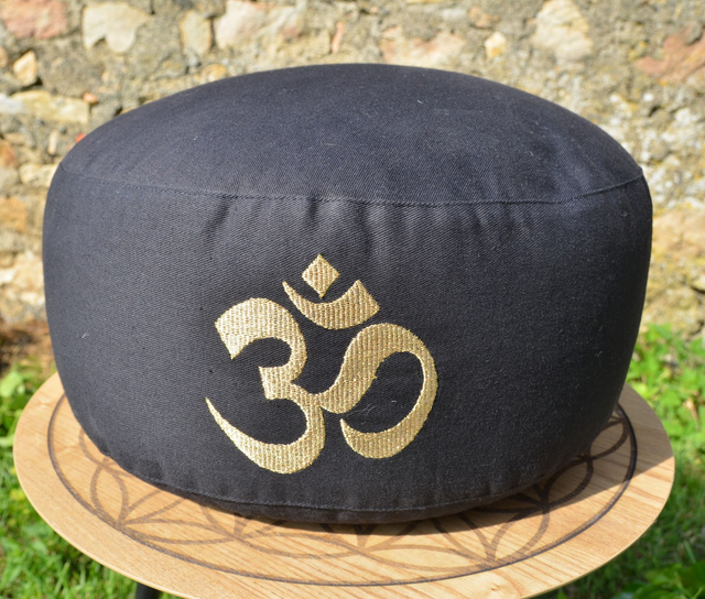 Coussin de méditation noir avec Om coton Bio