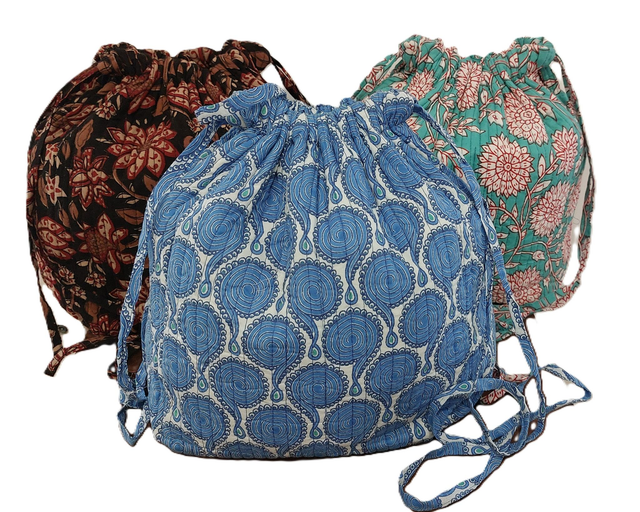 Grande pochette fleurie matelassée, coton, confectionnée en Inde