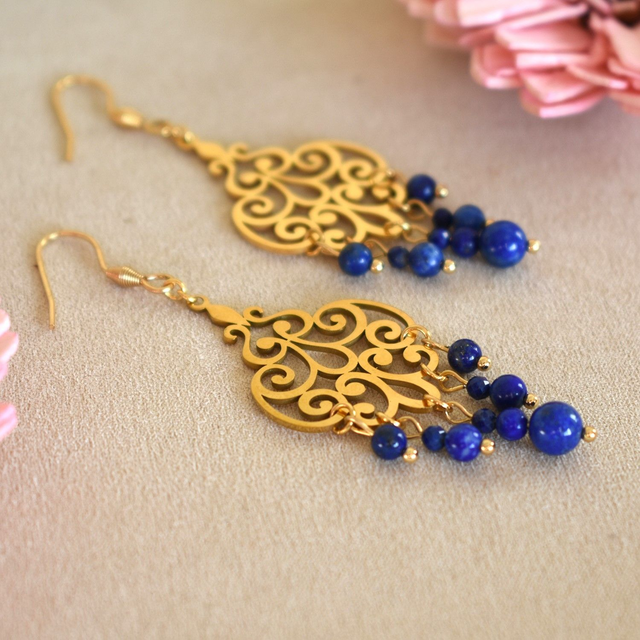 Boucles d'oreilles longues avec estambe orient et chutes en lapis lazuli