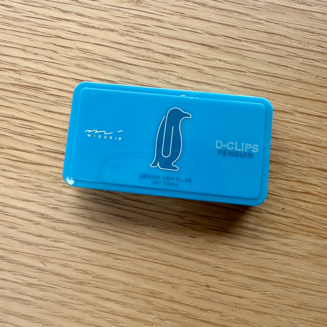 Midori D-Clips (Penguin) – 20 Paper Clips in Case