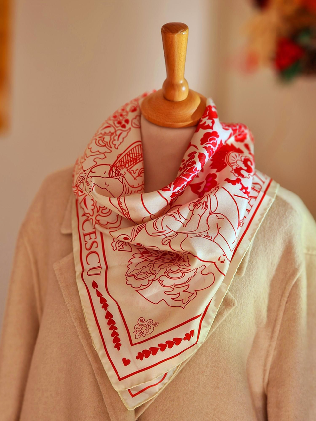 CARRÉ MADONE DE BRANDO ROUGE 65