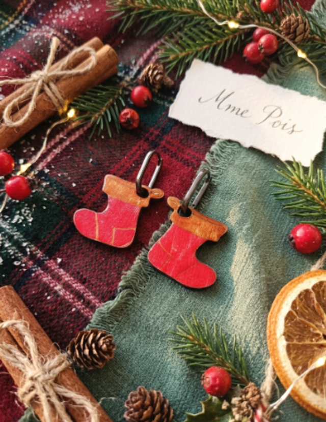 Noël Collection - Botte de Noël pampille en bois pour créoles - Fait main et résine - Le Grand-Lucé (Sarthe)