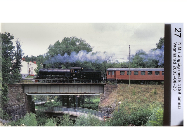 27. NJM:S Ångtåg med E1189 lämnar Vagnhärad 2003-08-23