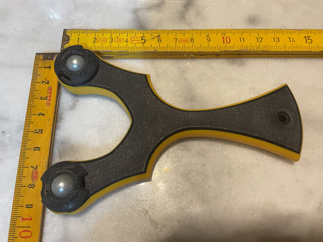 06B06 ... Lance pierre enfant plastique 