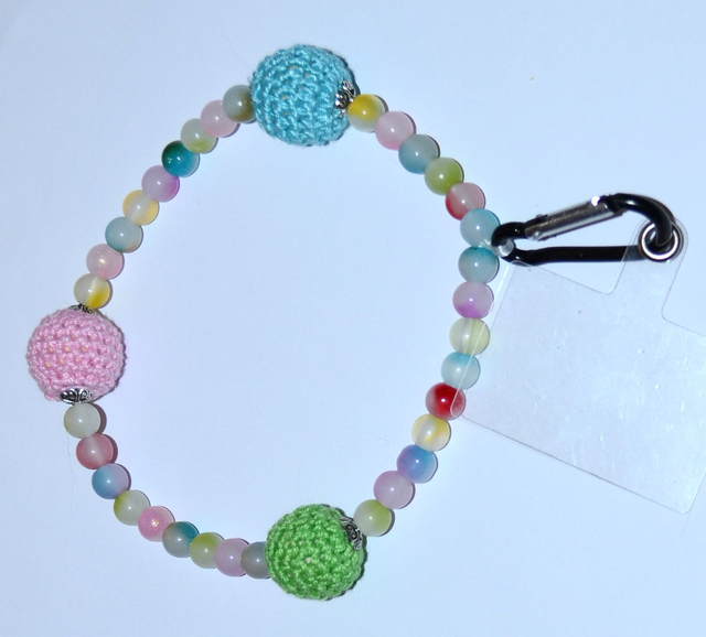 D15 - Dragonne téléphone perles verre multicolore