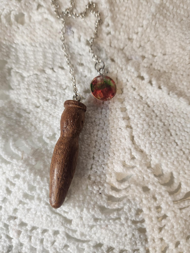 Pendule en bois de cèdre rouge 