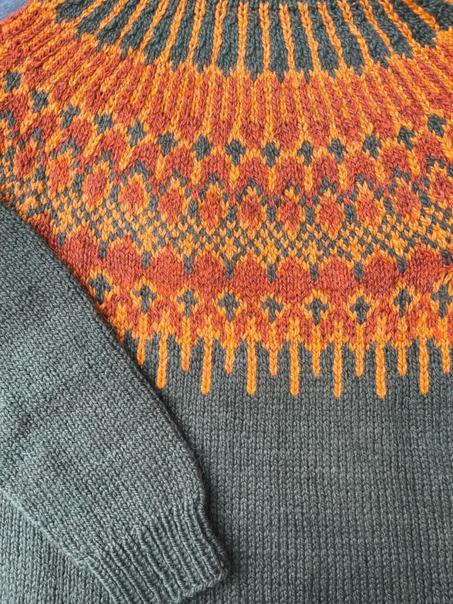 Føyka Polar Sweater Kit - Col 15 (Hunter Green Troll and Blåne) - Wool &amp; Pattern - Linka Neumann