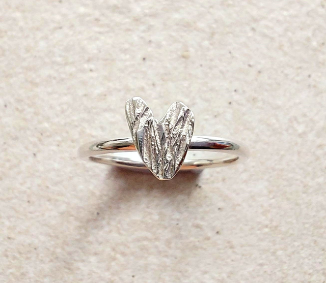 Sterling silver textured whimsical heart ring (size K) 
